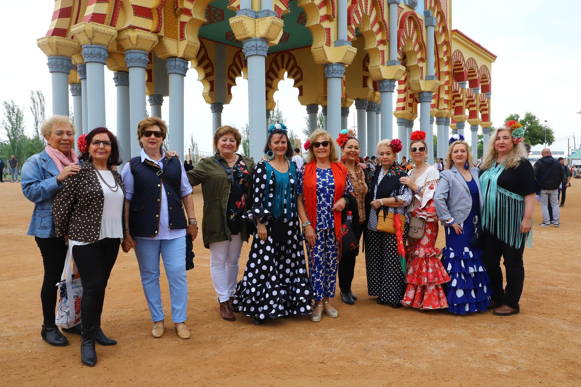 Amigos y familiares en El Arenal el lunes de Feria