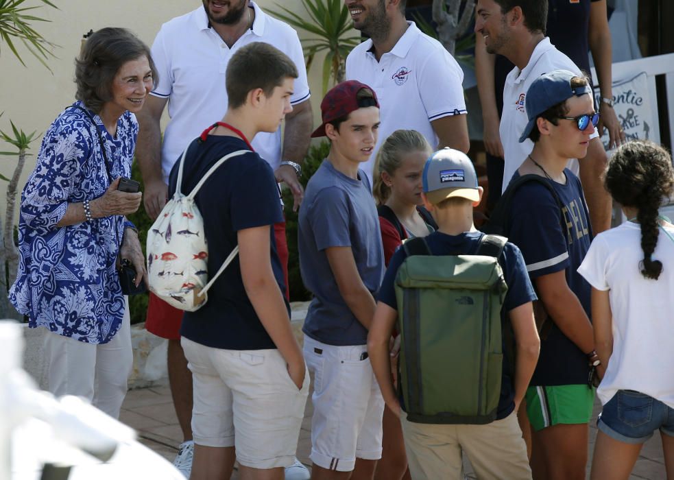 Los hijos de la infanta Cristina, en Calanova con la reina Sofia y los hijos de la infanta Elena