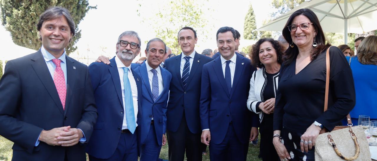 José Carlos Gómez Villamandos y Juanma Moreno, con rectores de universidades públicas.