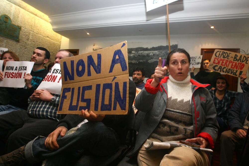 El PP inicia la fusión de Cerdedo y Cotobade con oposición vecinal y una futura consulta. El PP inicia la fusión de Cerdedo y Cotobade con oposición vecinal y una futura consulta