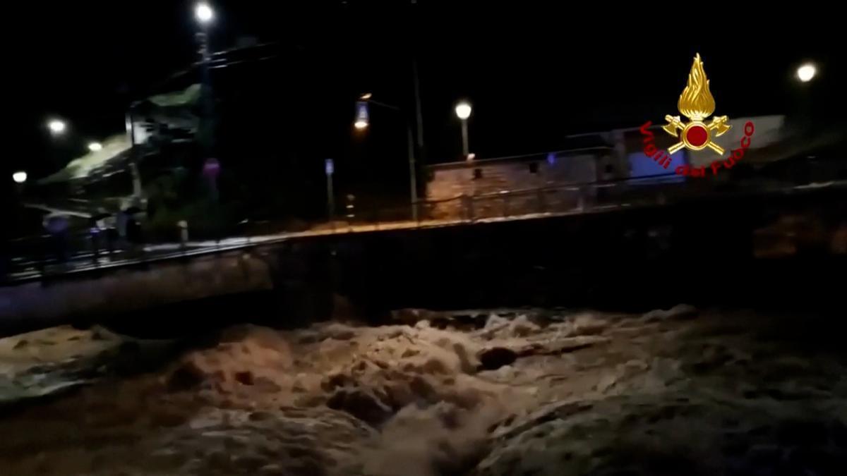 ITALIA TORMENTA LLUVIAS | Las lluvias torrenciales obligan a evacuar a 250 personas en Isola di Fondra, Italia