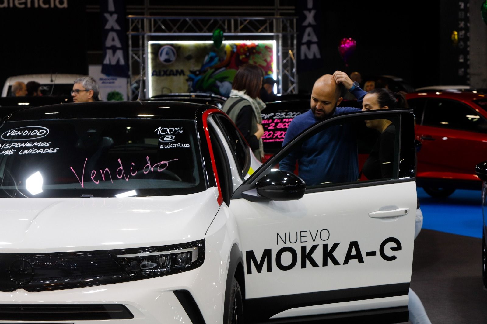 Llenazo en el primer fin de semana de la Feria del Automóvil en València