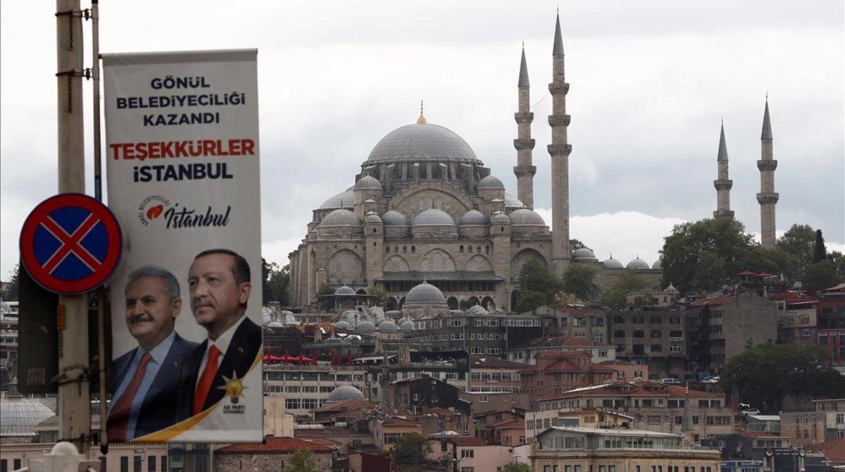 zentauroepp48054857 an election banner with the pictures of turkish president ta190507182352