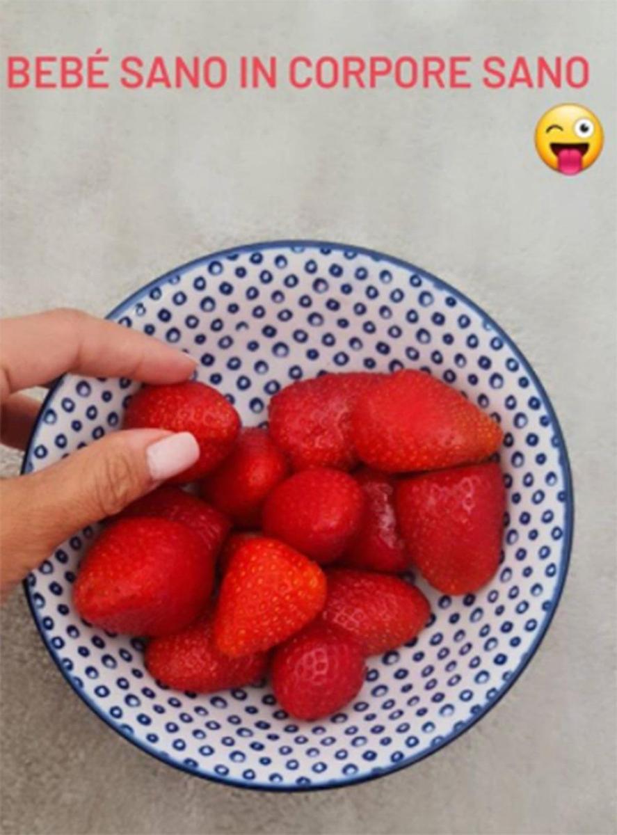 Paula Echevarria come fresas en su cuenta de Instagram