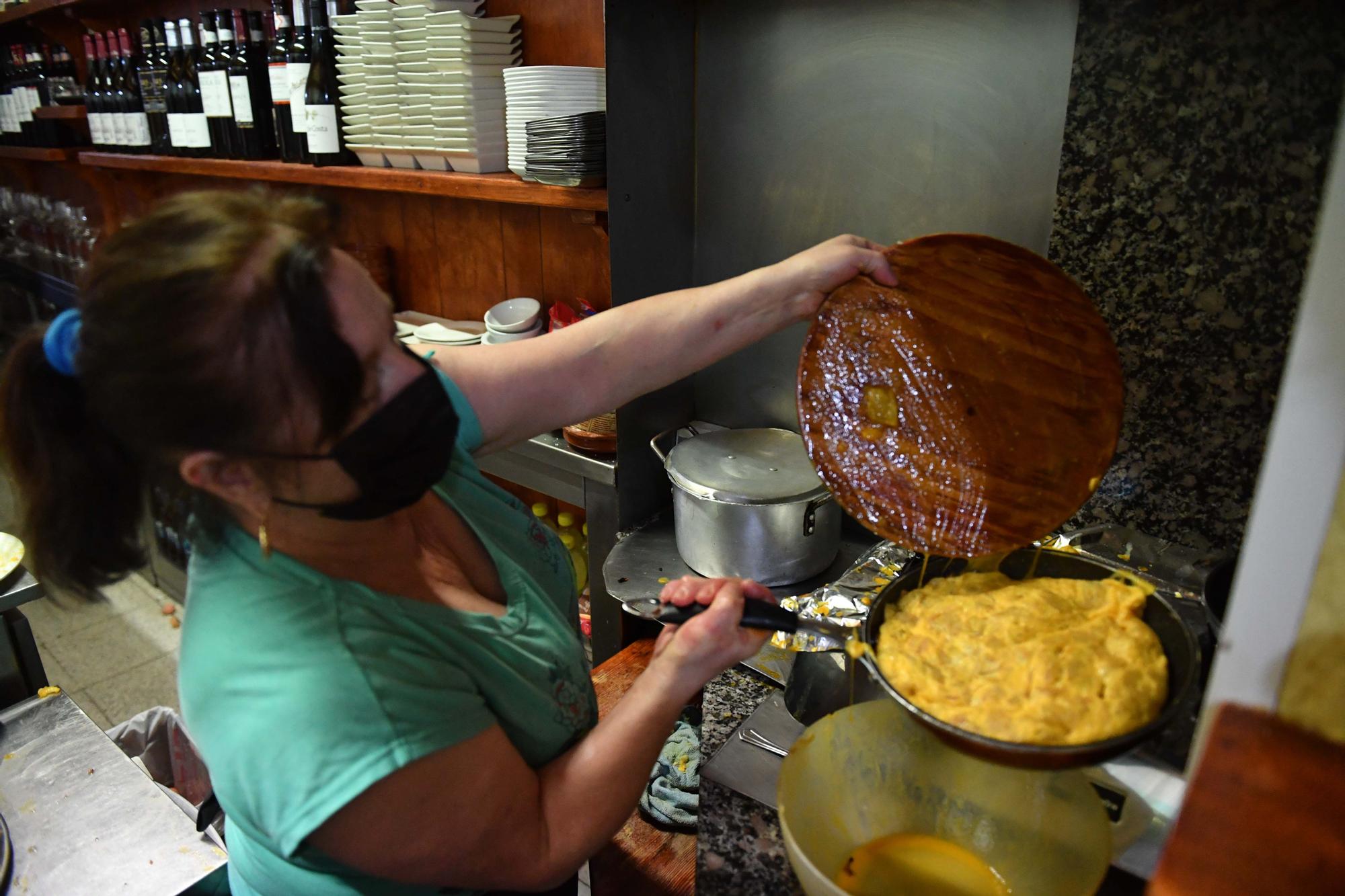Así se hace la mejor tortilla de Betanzos