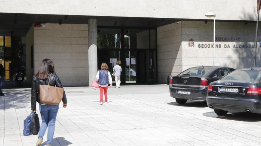 Entrada a los juzgados de Vigo