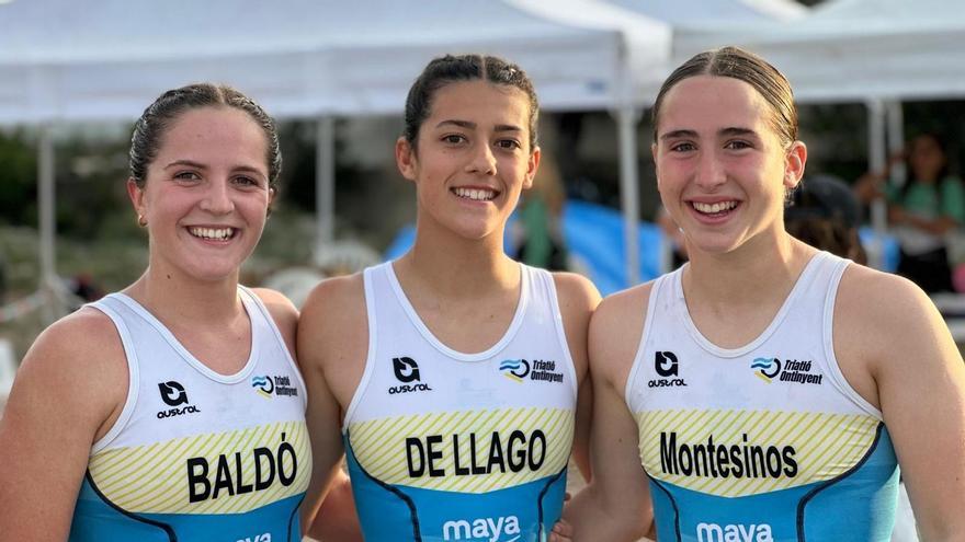 Neus, Celia y Ainhoa, del Triatló Ontinyent, que se han proclamado campeonas autonómicas.