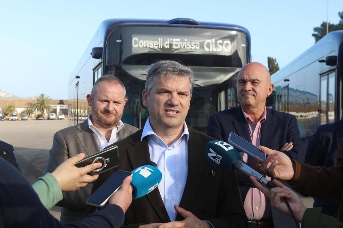 Todas las imágenes de la presentación de los nuevos autobuses de Ibiza Todas las imágenes de la presentación de los nuevos autobuses de Ibiza