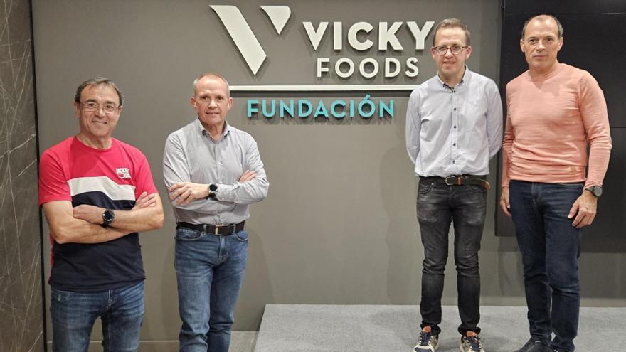 Los responsables de la Fundación Vicky Foods y del Circuit, tras la firma del acuerdo