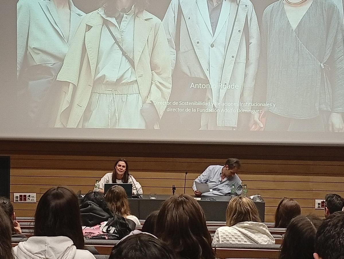 La jornada "Emprendiendo hacia el futuro" del IES Número 1 de Gijón, en imágenes
