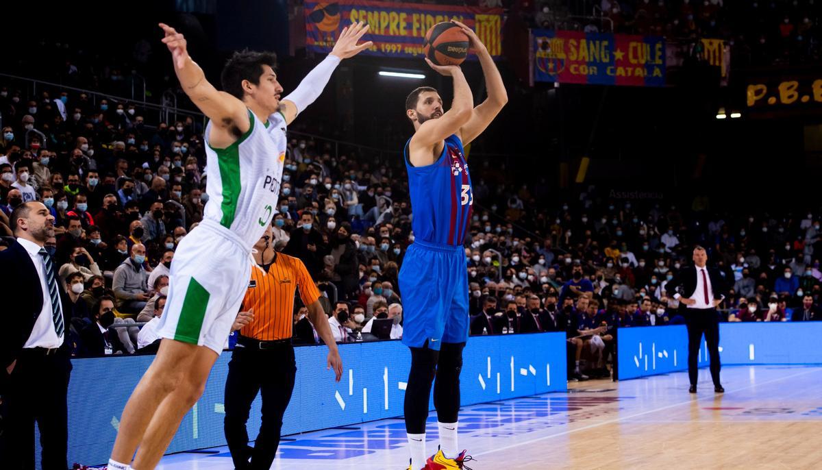 Mirotic anota uno de sus triples en la primera mitad ante el Joventut