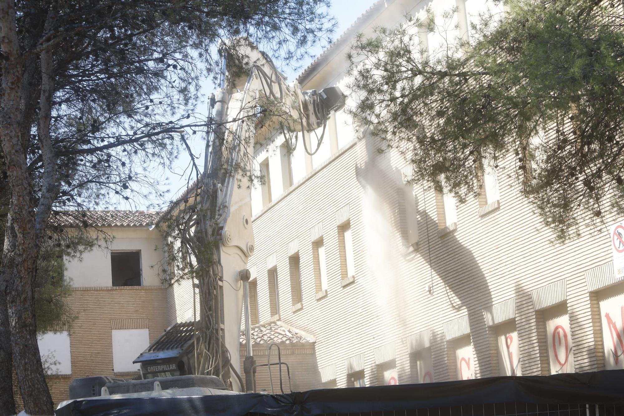 Demolición del edificio del antiguo centro de menores Buen Pastor