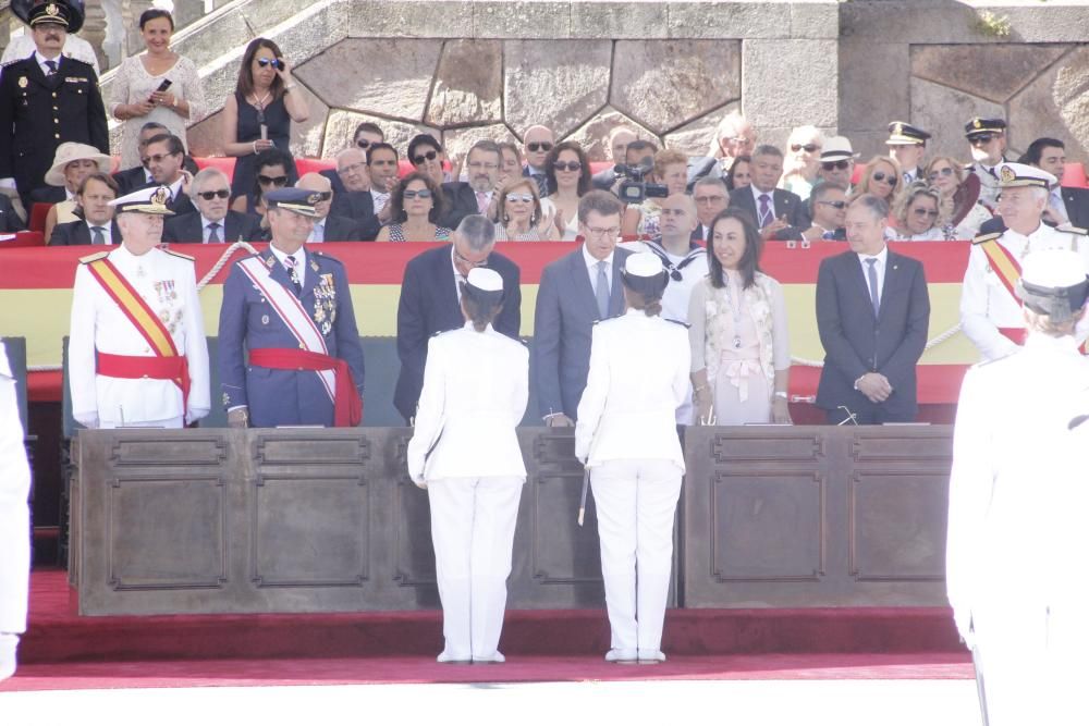 Entrega de despachos y jura de bandera en la Escue