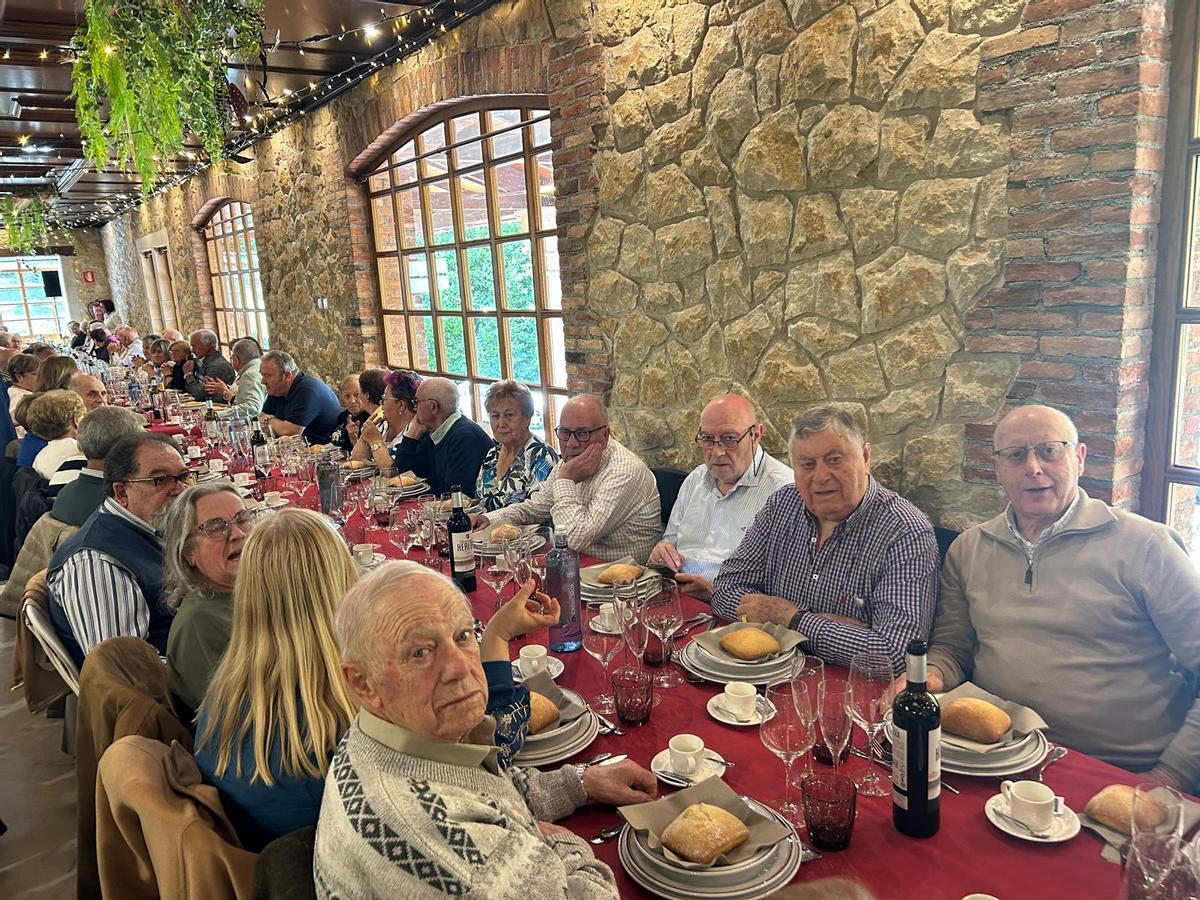 EN IMÁGENES: Comida por San Isidro de los jubilados de Llanera