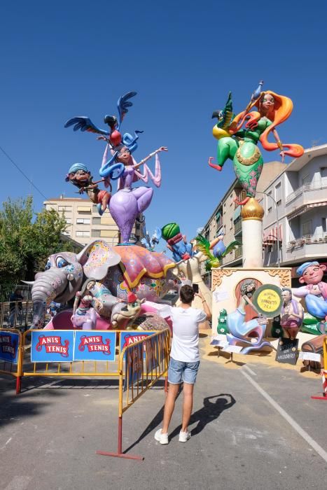 Las elecciones, el tema principal de las Fallas de Elda