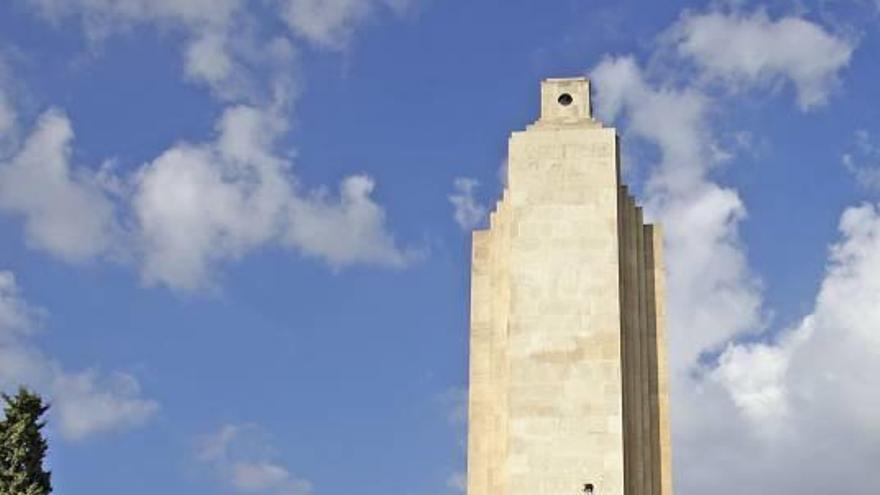 Desde 2010 hay una placa frente al obelisco de sa Feixina.