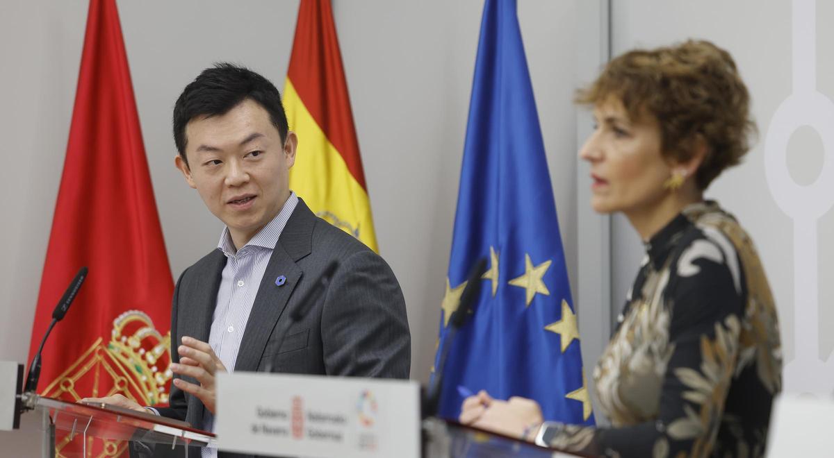 Hao Wang y María Chivite, durante la rueda de prensa