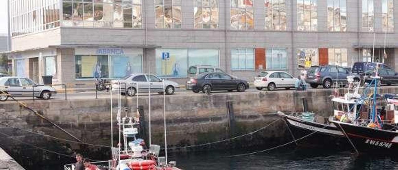 Barcos atracados en el puerto pesquero de O Berbés. // José Lores