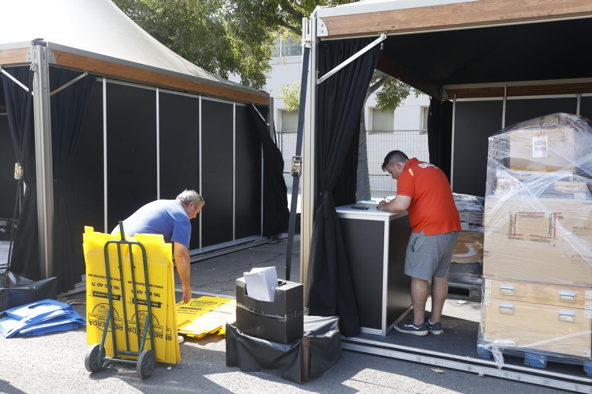 Desmontaje de las pistas de La Fonteta tras la Copa Davis Desmontaje de las pistas de La Fonteta tras la Copa Davis