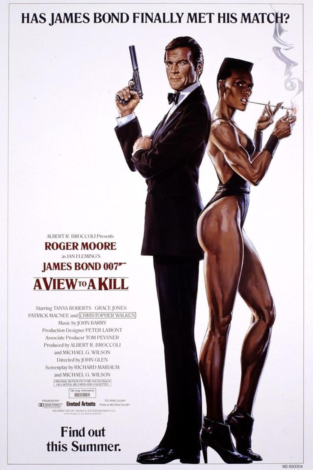 Grace Jones y Roger Moore, en un póster de 'Panorama para matar'.