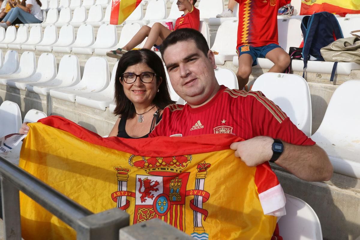 Aficionados en el encuentro de ‘La Rojita’