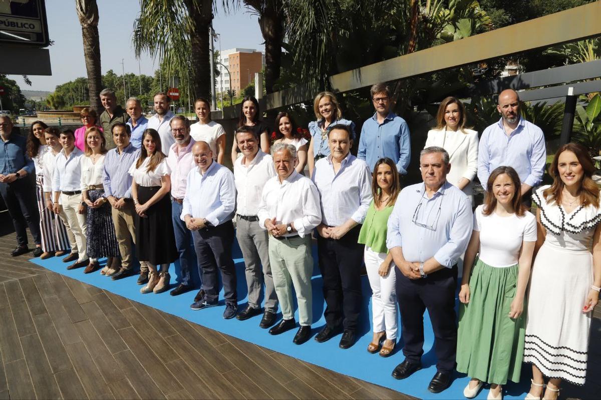Diputados, senadores y cargos del PP de Córdoba, este sábado en el Eurostars Palace junto a Miguel Tellado.