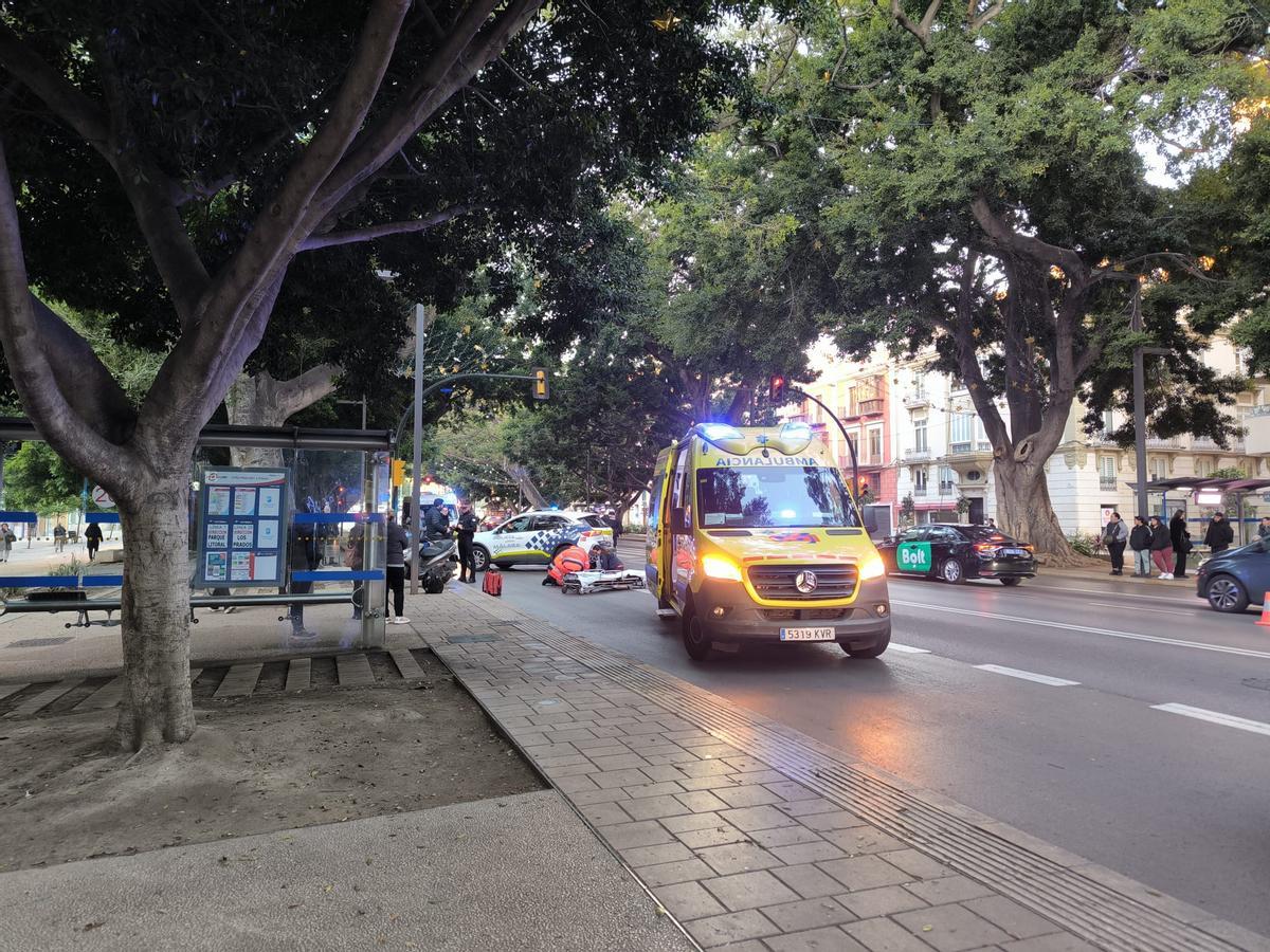 Atropello de un motorista a un peatón en la Alameda Principal de Málaga