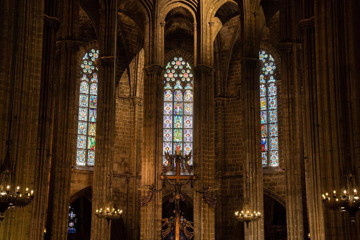 Inauguran los vitrales del ábside restaurados de la catedral de Barcelona