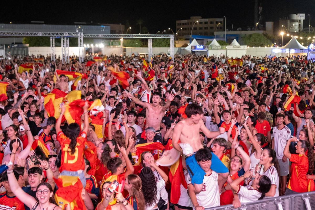 FOTOS | Así han vivido los aficionados la semifinal entre España y Francia desde Palma en Son Fusteret