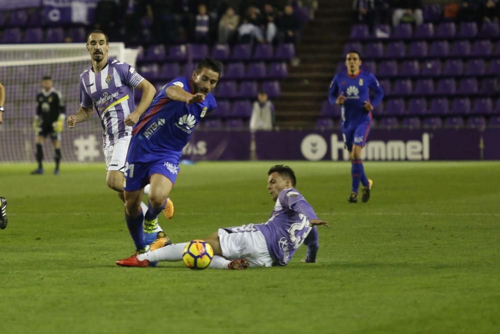 El partido entre el Valladolid y el Real Oviedo, en imágenes