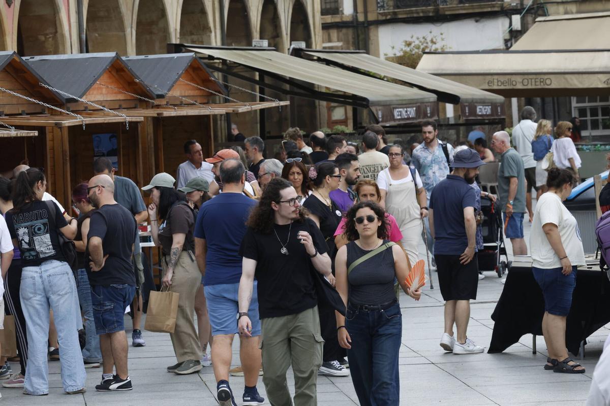 Celsius Avilés. Ambiente, colas y carpas