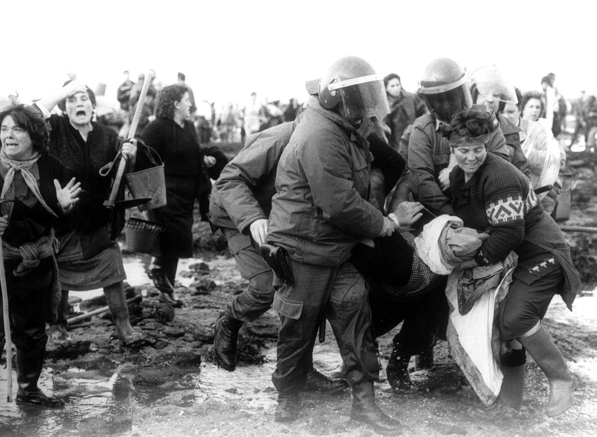 Enfrentamientos entre mariscadoras de Vilanova y Corbillón por un banco de marisco en 1989