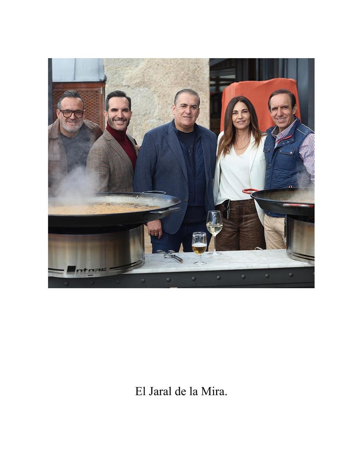 Junto a ellas otros rostros conocidos acudieron a la cita organizada en la finca
