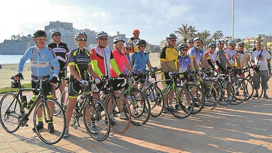 Peñíscola acoge un grupo de 200 ciclistas franceses