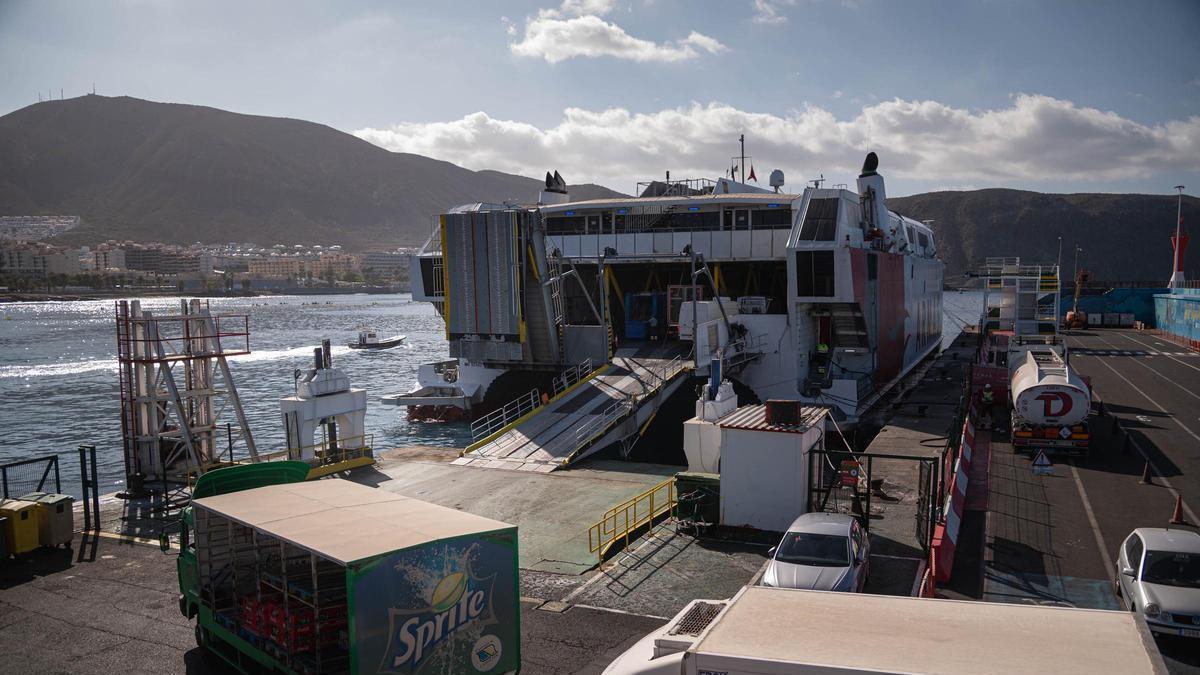 The Platform for the Defence of Christians Advocates Staggered Ferries and Transport of Goods to the Ports of Santa Cruz and Granadilla