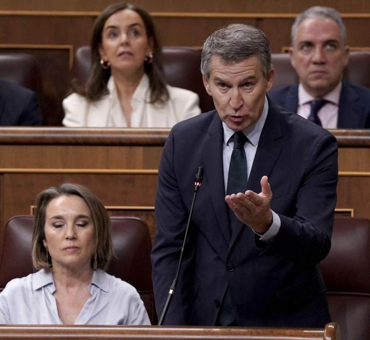 Feijóo ataca Sánchez pels casos judicials en l’últim ple de l’any