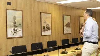 La historia que guarda el salón de plenos de Elda: un pasado que influye en el presente