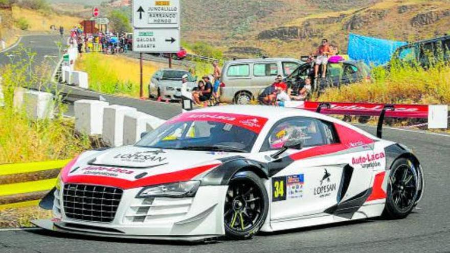 El piloto Luis Monzón, al volante del Audi R-8 LMS, durante la disputa de la 24 Subida a Juncalillo.