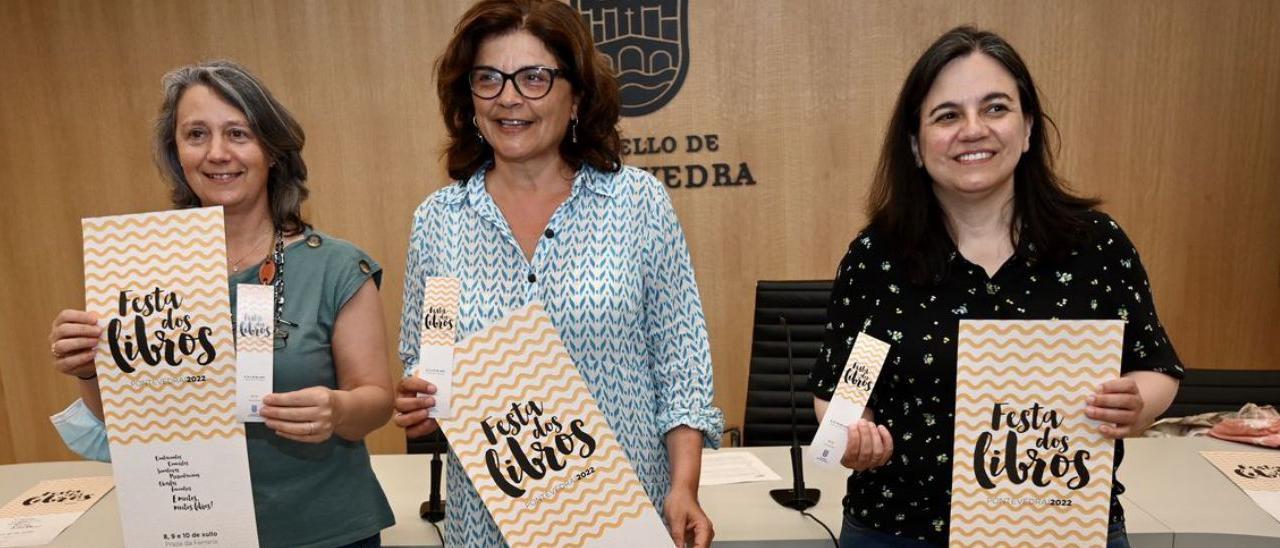 Marifé Estévez, Carme da Silva y Marina Couto en la presentación de la Festa dos Libros.