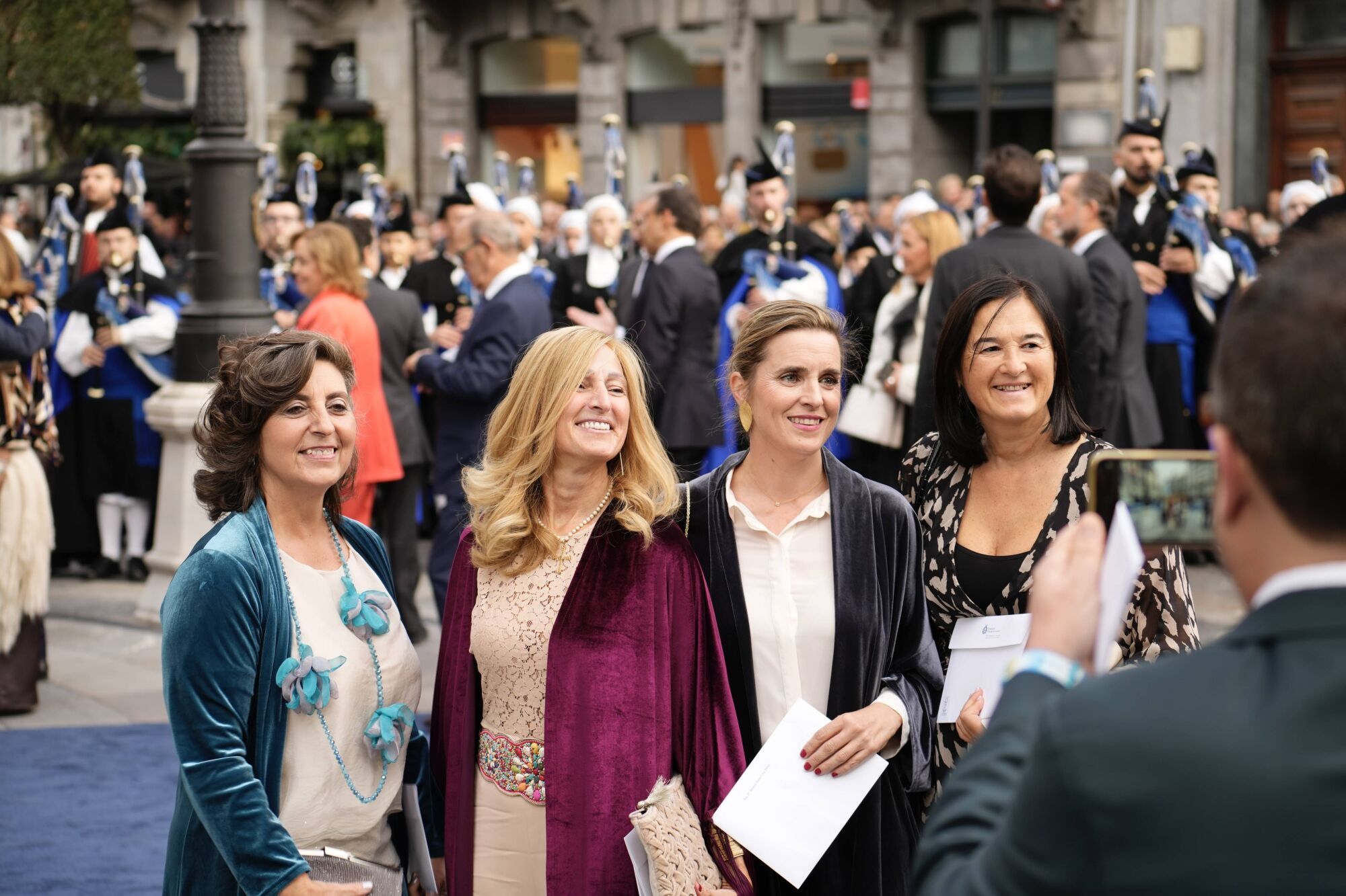 Así fue la llegada de los invitados a los premios "Princesa de Asturias" y su paso por la alfombra azul