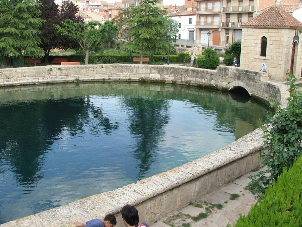 Fuente de Cella, considerada el mayor pozo artesiano de Europa.