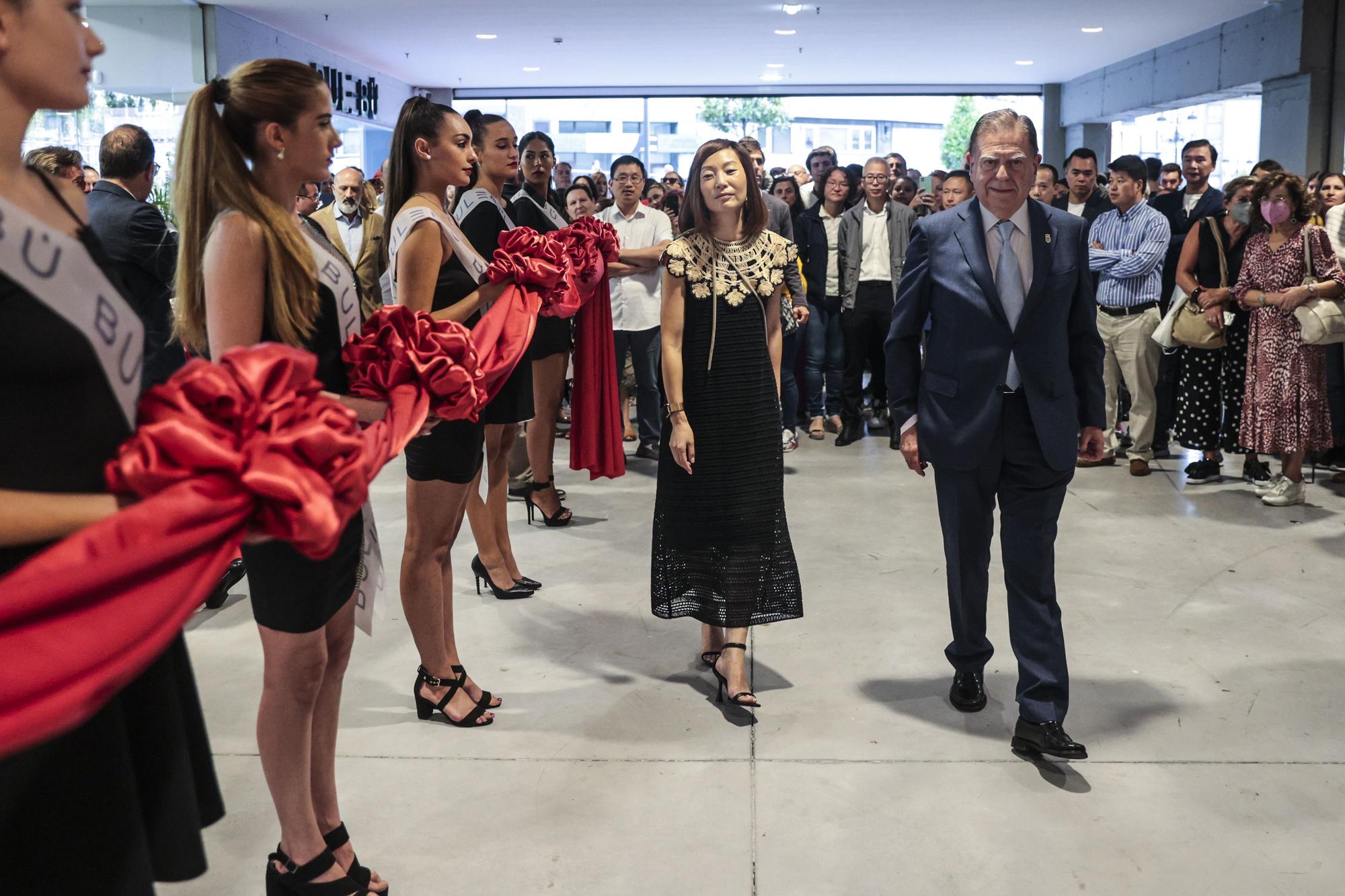 EN IMÁGENES: Canteli acude a la inauguración de un nuevo espacio en el Vasco