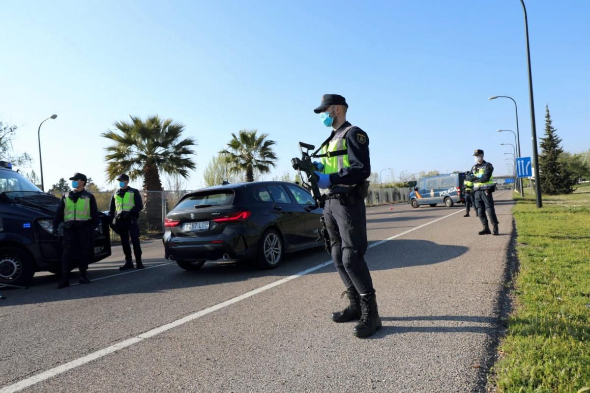Control policial en al salida de la carretera a Huesca