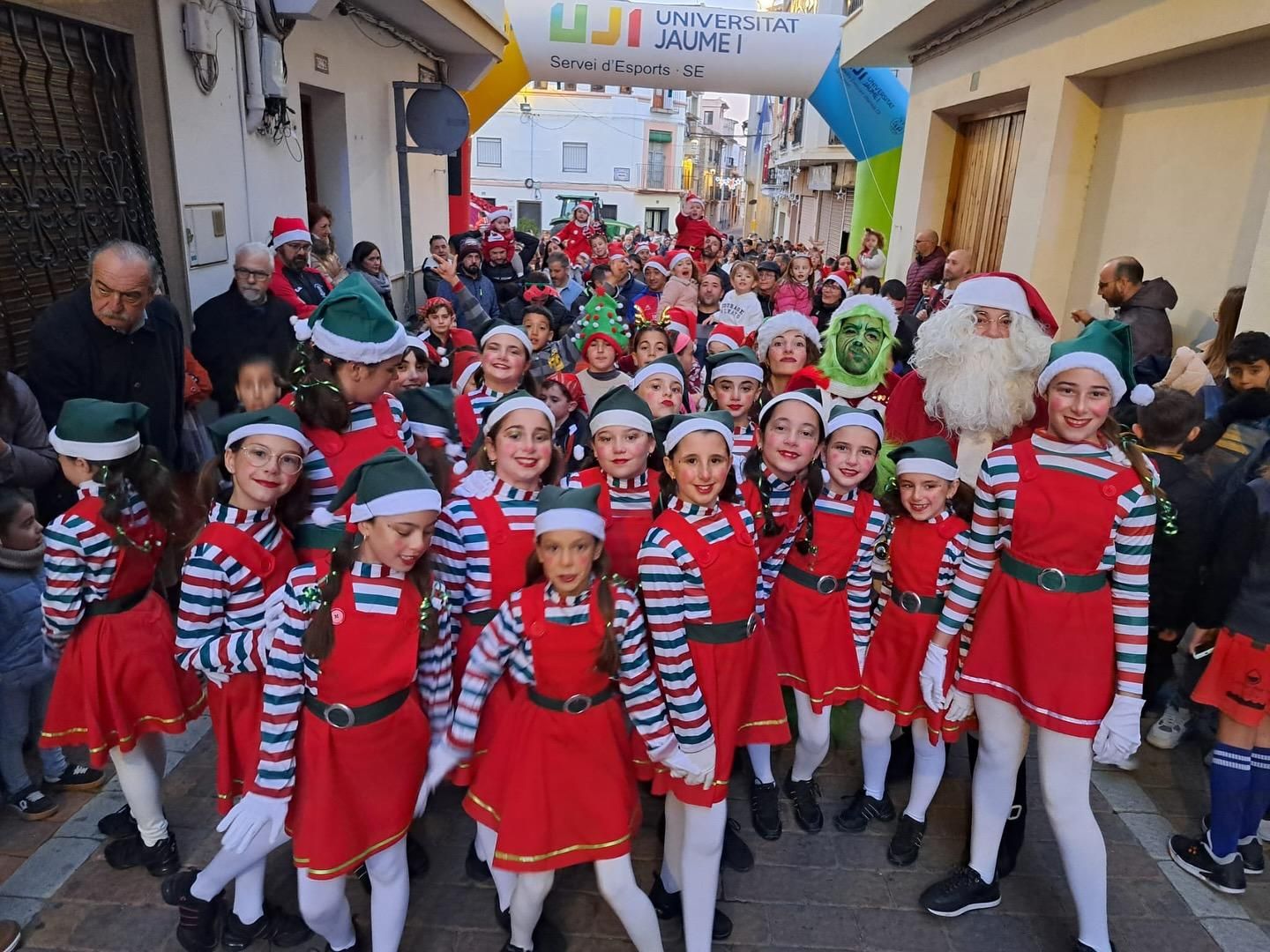 Papá Noel y la San Silvestre llevan la Navidad a Altura