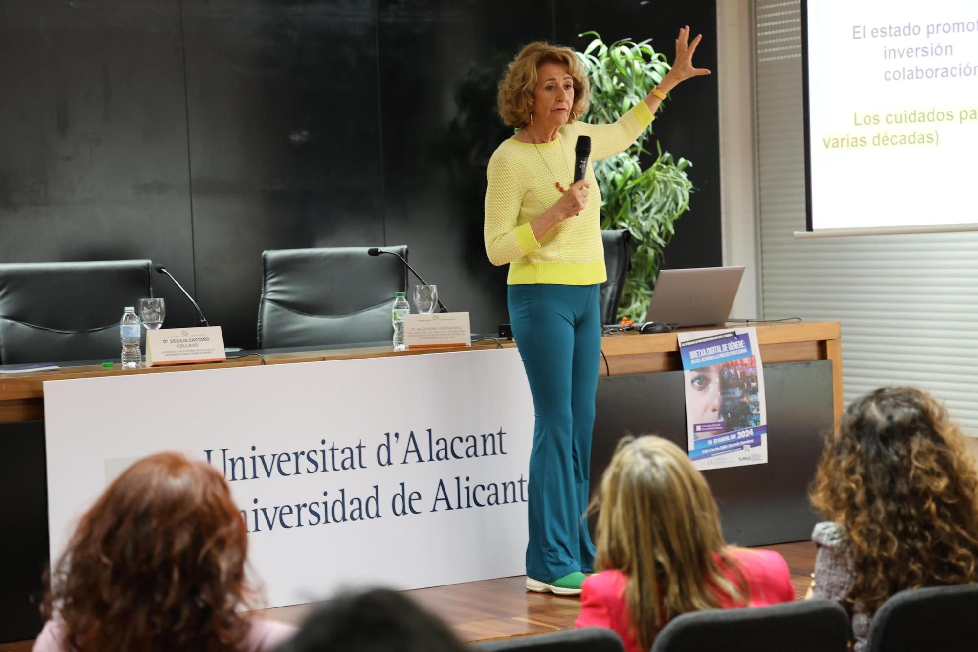 Cecilia Castaño habla en la UA de la brecha digital de género