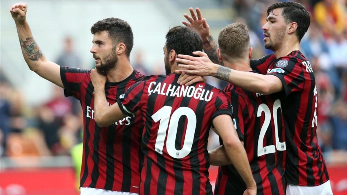Los jugadores del Milan celebrando uno de los goles frente al Hellas Verona