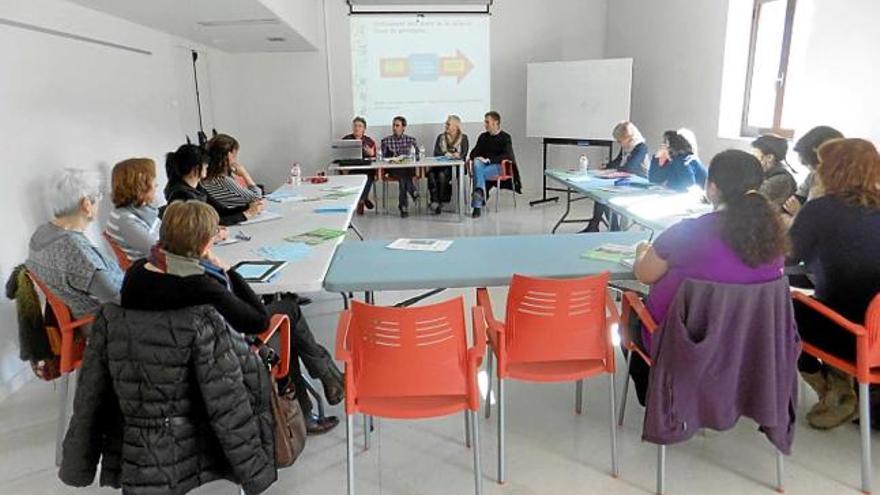 Presentació de l&#039;estudi sobre infants, ahir al Casal de les Escodines