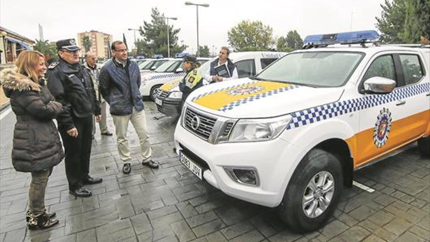 La policía de Cáceres renueva su flota de vehículos y sus dos grúas que tienen 12 y 15 años