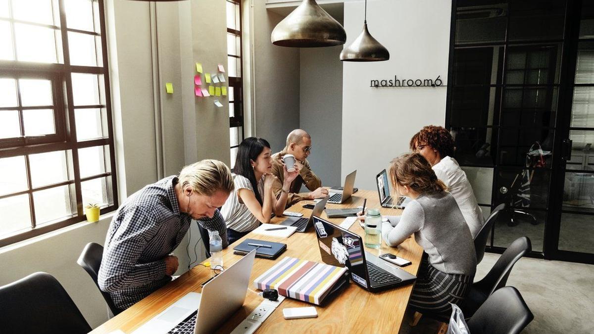 Cinco abusos laborales que no debes aceptar estas vacaciones