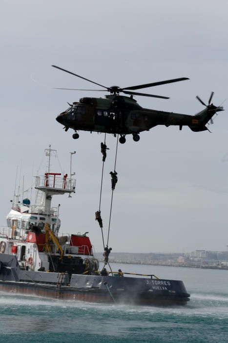 El Rey Felipe VI sigue desde Alicante varias maniobras del Mando de Operaciones Especiales